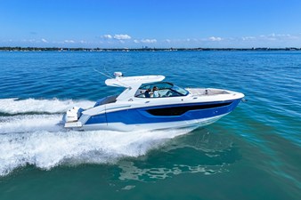 Cruisers Yachts 38 GLS Outboard 39 2026 Cruisers Yachts 38 GLS Outboard 40