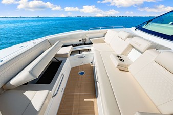 Cruisers Yachts 38 GLS Outboard 72 2026 Cruisers Yachts 38 GLS Outboard 73