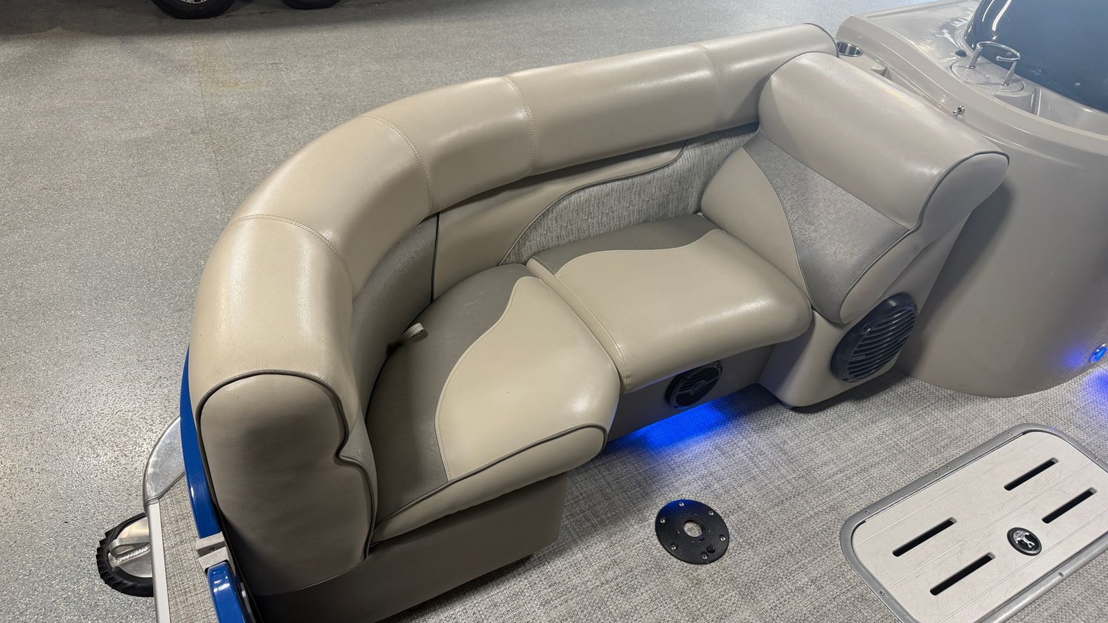 2018 Premier 230 SUNSATION 13