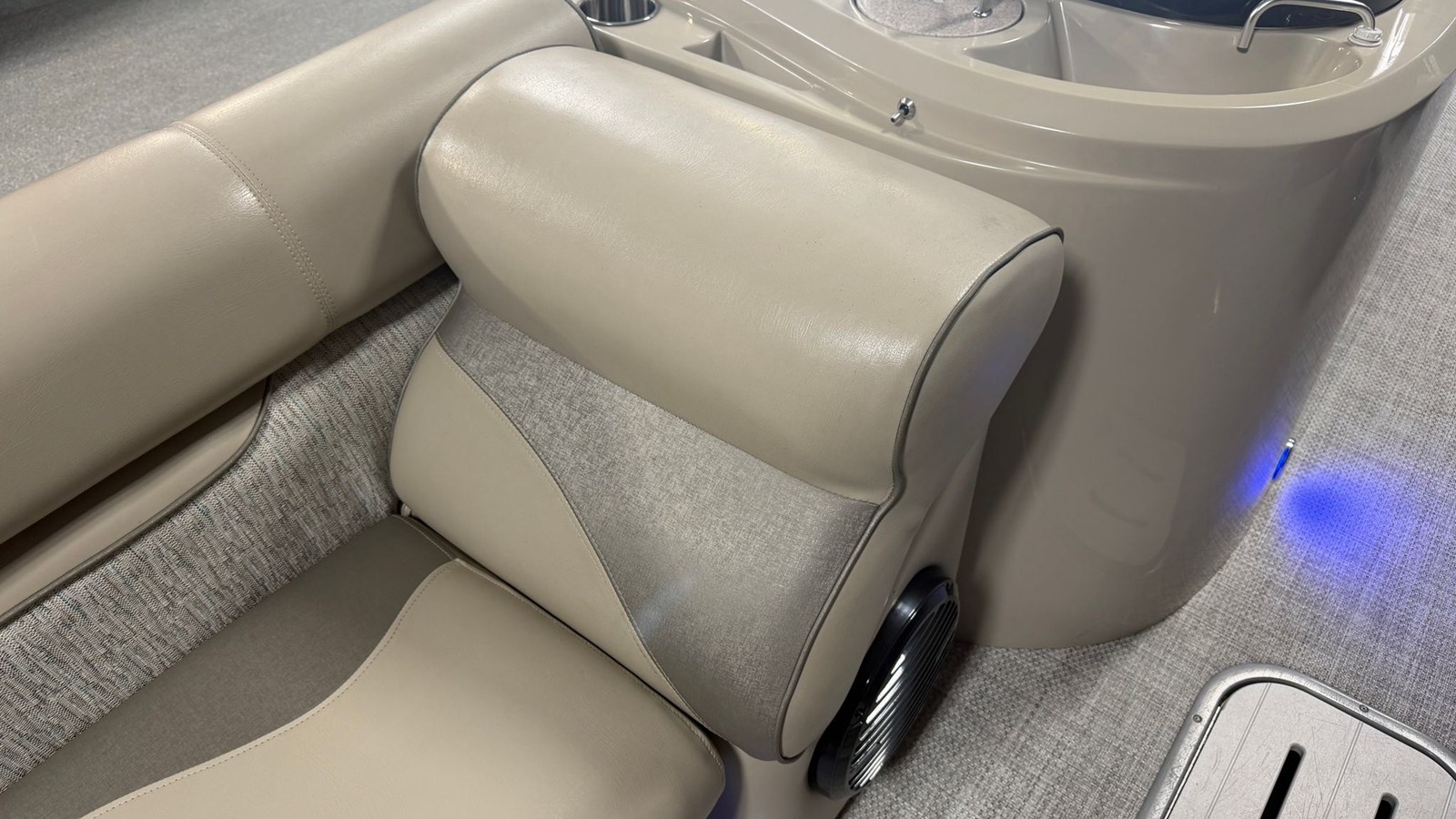 2018 Premier 230 SUNSATION 19