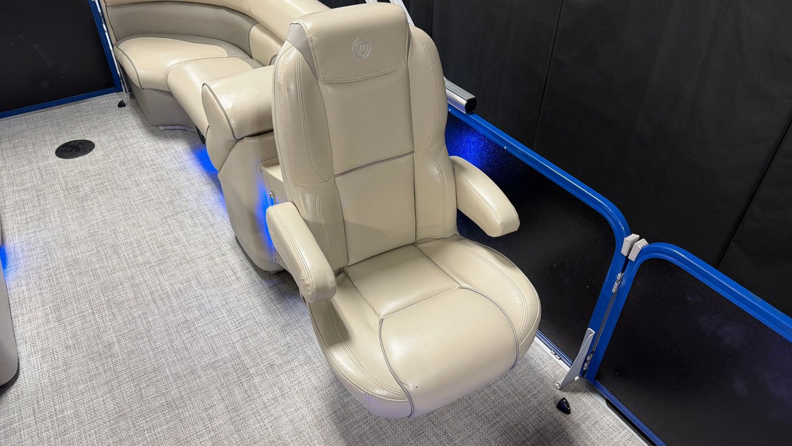 2018 Premier 230 SUNSATION 38