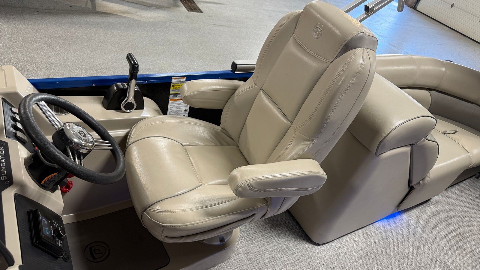 2018 Premier 230 SUNSATION 44