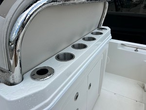 2027 Boston Whaler 250 Dauntless 11