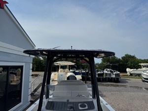 2027 Boston Whaler 250 Dauntless 23