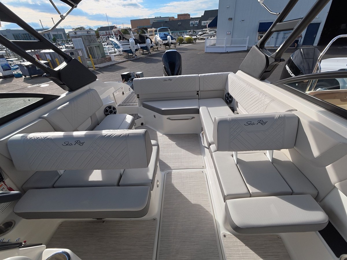 2027 Sea Ray SDX 250 Outboard 12