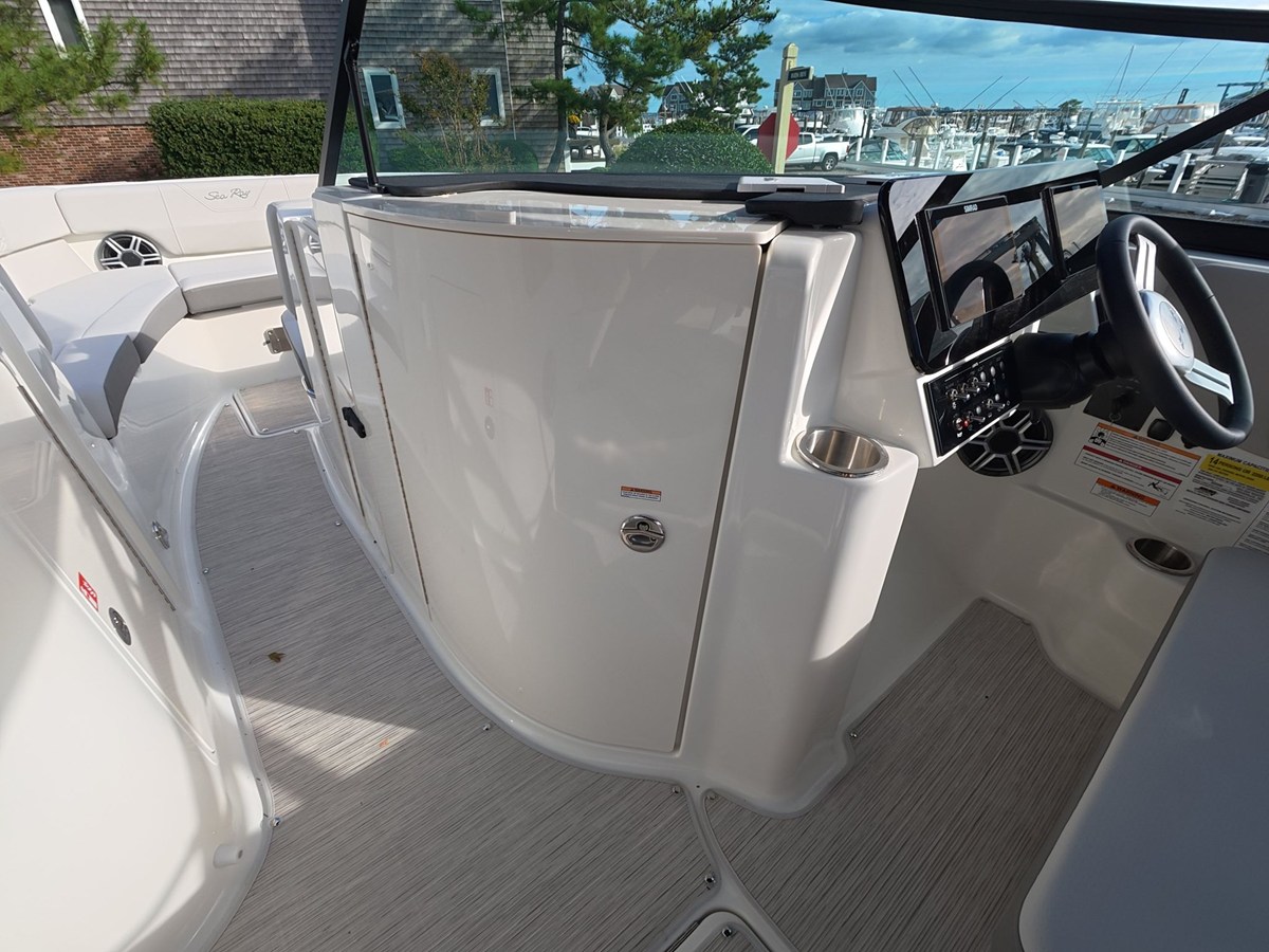 2027 Sea Ray SDX 250 Outboard 15