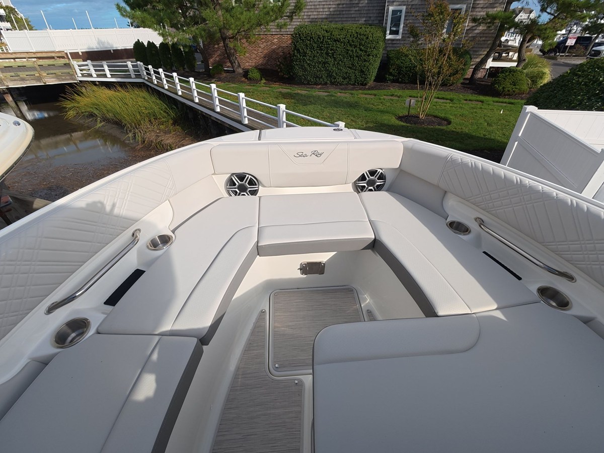 2027 Sea Ray SDX 250 Outboard 20
