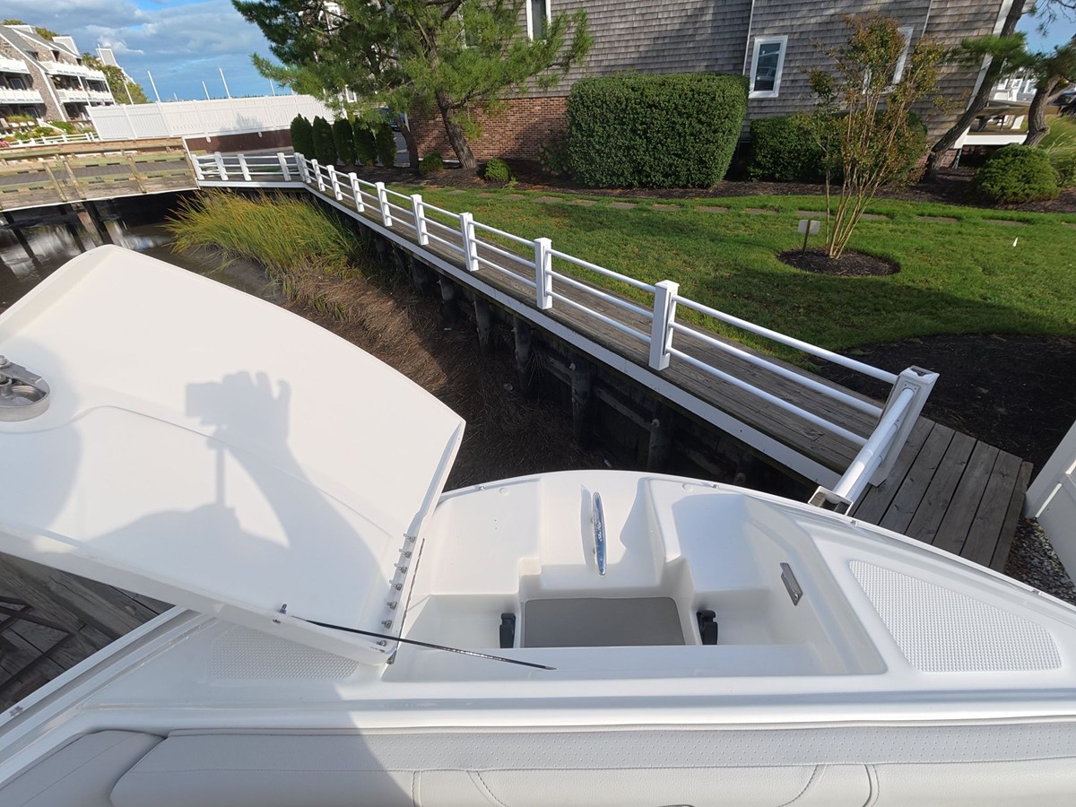 2027 Sea Ray SDX 250 Outboard 22