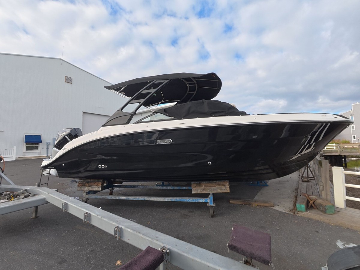 2027 Sea Ray SDX 250 Outboard 24