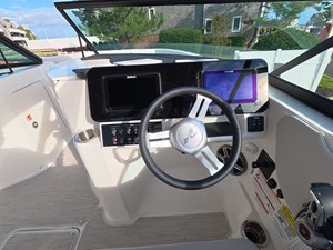 2027 Sea Ray SDX 250 Outboard 11