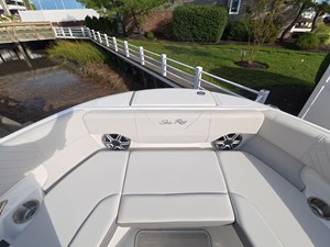 2027 Sea Ray SDX 250 Outboard 21