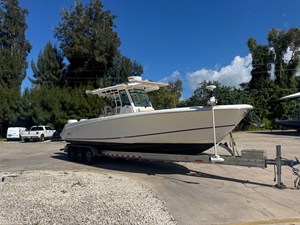 Boston Whaler 33 OR 0 2017 Boston Whaler 33 OR 1