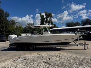 Boston Whaler 33 OR 1 2017 Boston Whaler 33 OR 2