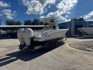 Boston Whaler 33 OR 2 2017 Boston Whaler 33 OR 3