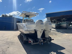 Boston Whaler 33 OR 3 2017 Boston Whaler 33 OR 4