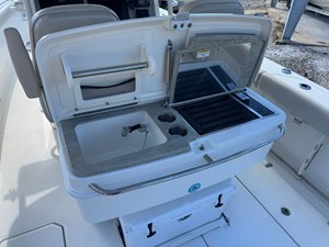 Boston Whaler 33 OR 11 2017 Boston Whaler 33 OR 12