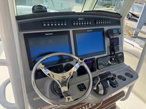 Boston Whaler 33 OR 14 2017 Boston Whaler 33 OR 15