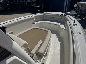 Boston Whaler 33 OR 17 2017 Boston Whaler 33 OR 18