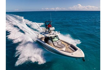 Boston Whaler 360 Outrage 1 2026 Boston Whaler 360 Outrage 2