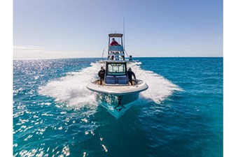 Boston Whaler 360 Outrage 3 2026 Boston Whaler 360 Outrage 4