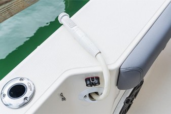 Boston Whaler 360 Outrage 8 2026 Boston Whaler 360 Outrage 9