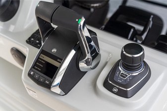 Boston Whaler 360 Outrage 10 2026 Boston Whaler 360 Outrage 11