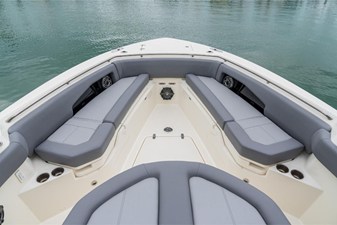Boston Whaler 360 Outrage 27 2026 Boston Whaler 360 Outrage 28