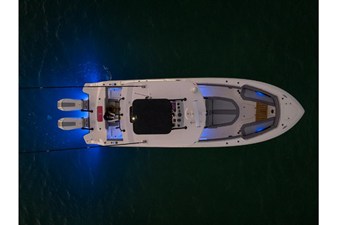 Boston Whaler 360 Outrage 37 2026 Boston Whaler 360 Outrage 38