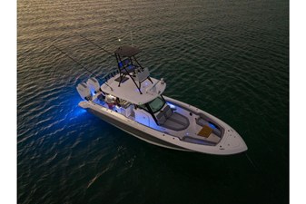 Boston Whaler 360 Outrage 38 2026 Boston Whaler 360 Outrage 39