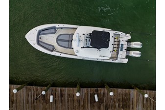Boston Whaler 360 Outrage 42 2026 Boston Whaler 360 Outrage 43