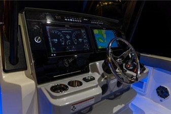 Boston Whaler 360 Outrage 46 2026 Boston Whaler 360 Outrage 47