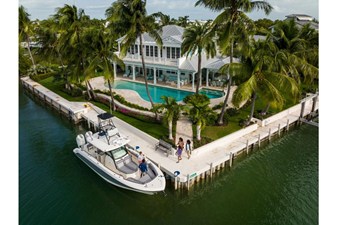 Boston Whaler 360 Outrage 48 2026 Boston Whaler 360 Outrage 49