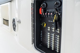 Boston Whaler 360 Outrage 81 2026 Boston Whaler 360 Outrage 82