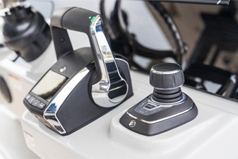 Boston Whaler 360 Outrage 85 2026 Boston Whaler 360 Outrage 86