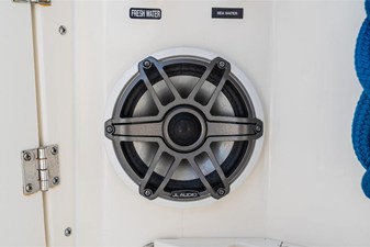 Boston Whaler 360 Outrage 102 2026 Boston Whaler 360 Outrage 103