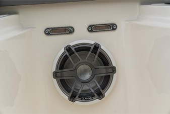 Boston Whaler 360 Outrage 121 2026 Boston Whaler 360 Outrage 122
