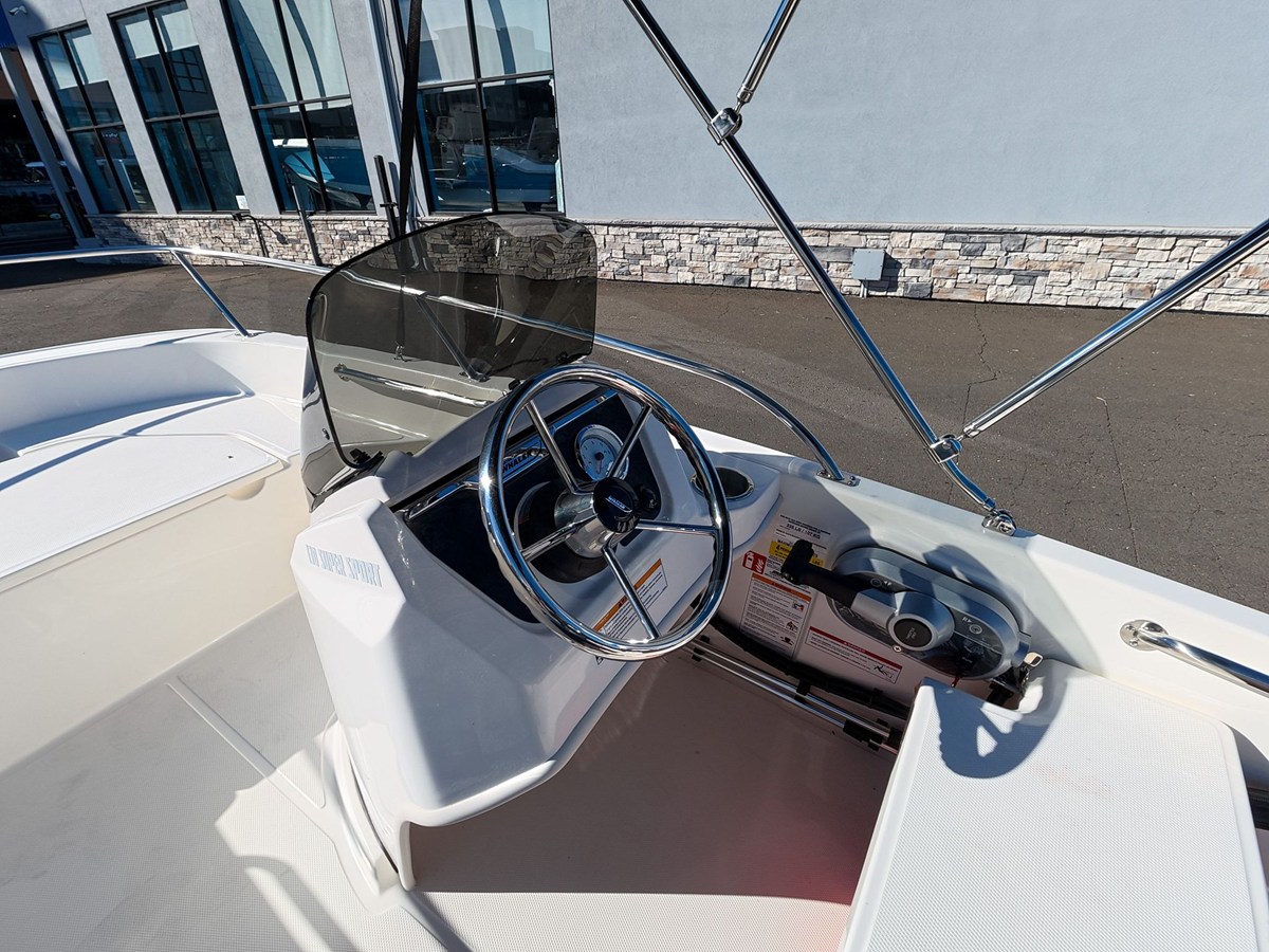 2027 Boston Whaler 130 Super Sport 6