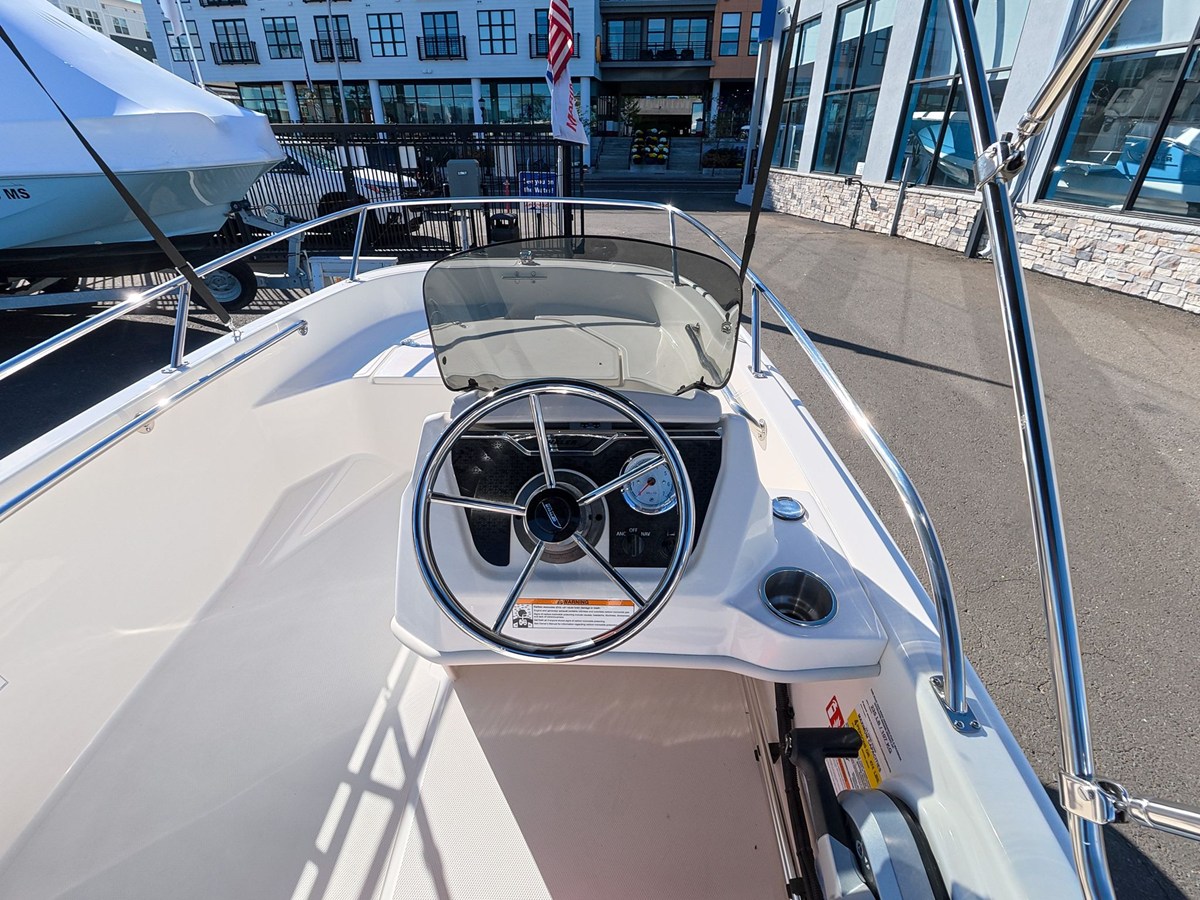 2027 Boston Whaler 130 Super Sport 7