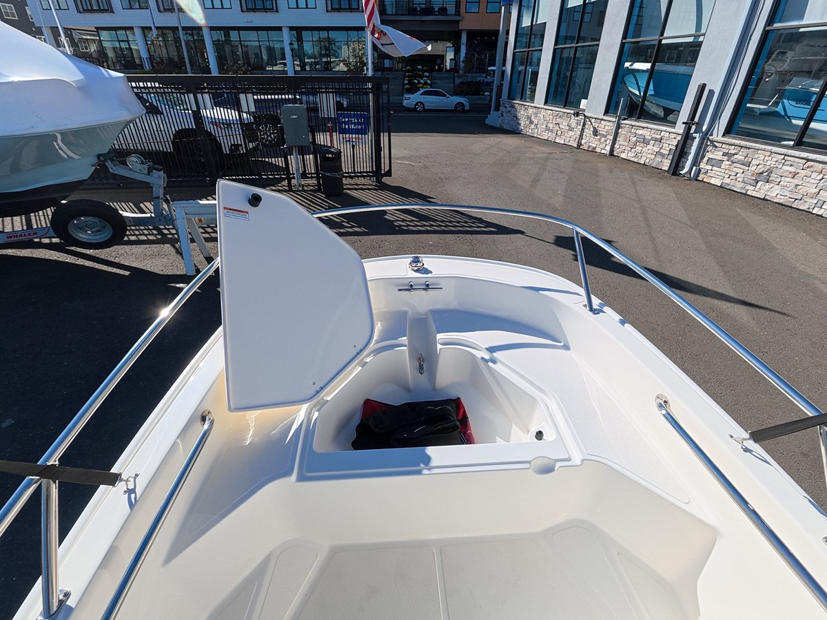 2027 Boston Whaler 130 Super Sport 9