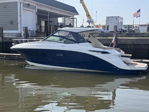 Sea Ray 320 SUNDANCER 0 2019 Sea Ray 320 SUNDANCER 1