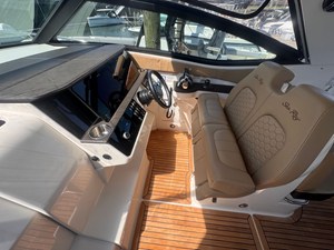 Sea Ray 320 SUNDANCER 11 2019 Sea Ray 320 SUNDANCER 12