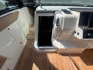 Sea Ray 320 SUNDANCER 16 2019 Sea Ray 320 SUNDANCER 17