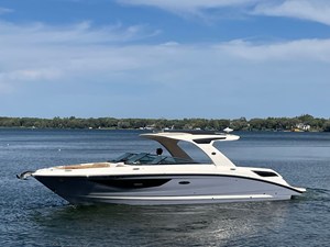 Sea Ray 350 SLX 8 2022 Sea Ray 350 SLX 9
