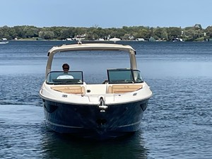 Sea Ray 350 SLX 11 2022 Sea Ray 350 SLX 12