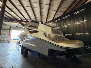 Sea Ray 350 SLX 15 2022 Sea Ray 350 SLX 16
