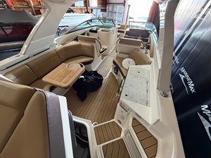 Sea Ray 350 SLX 18 2022 Sea Ray 350 SLX 19