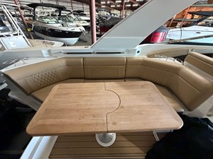 Sea Ray 350 SLX 21 2022 Sea Ray 350 SLX 22