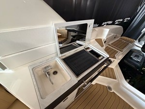 Sea Ray 350 SLX 24 2022 Sea Ray 350 SLX 25