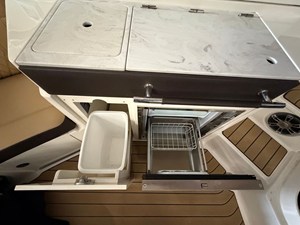 Sea Ray 350 SLX 25 2022 Sea Ray 350 SLX 26