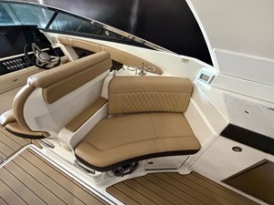 Sea Ray 350 SLX 26 2022 Sea Ray 350 SLX 27